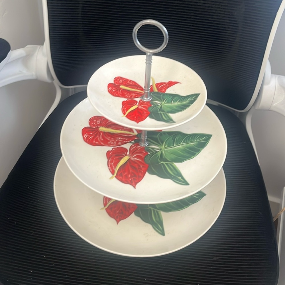 Santa Anita Flowers of Hawaii 3 tier tray